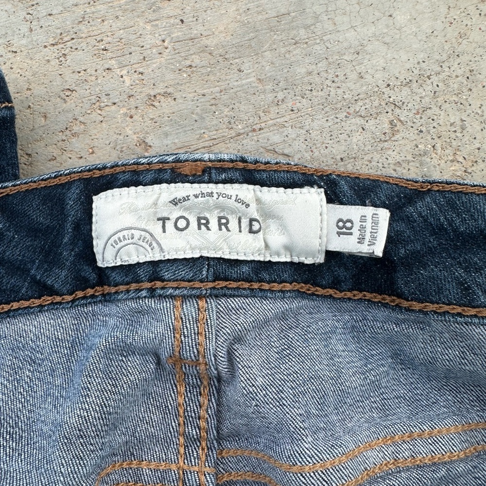 Torrid Women's Classic Mid Rise Relaxed Boot Cut Jeans - Picture 3 of 6